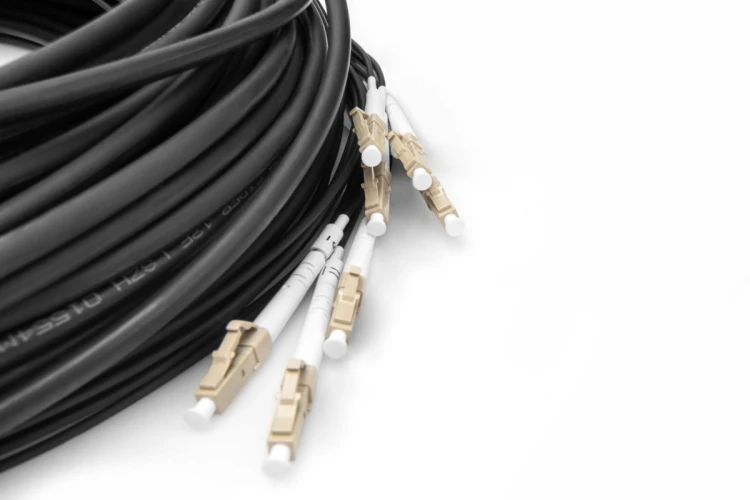 Kabel światłowodowy DIGITUS LC->UPC 50m wstępnie zakończony OM4 8
