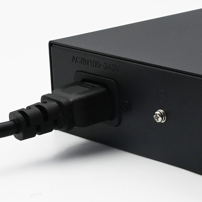 Qoltec Przełącznik sieciowy SWITCH Gigabit Ethernet PoE | 16x RJ45 | 2x RJ45 Uplink | 2x SFP | 1000Mb/s