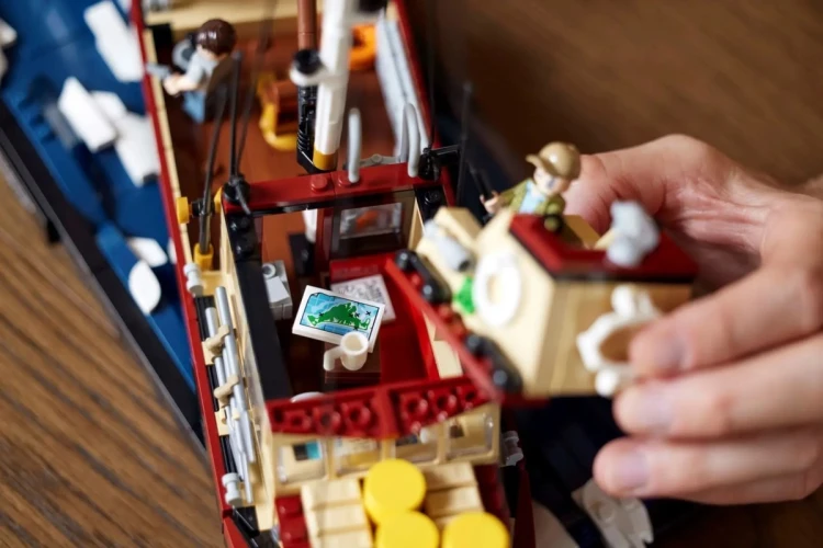 LEGO Ideas 21350 - Szczęki
