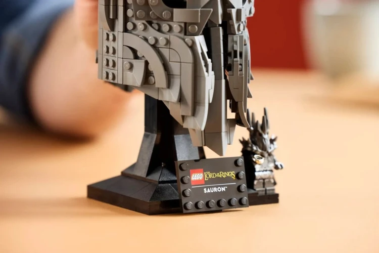 LEGO Icons 11373 - Władca pierścieni: Hełm Saurona