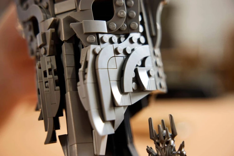 LEGO Icons 11373 - Władca pierścieni: Hełm Saurona