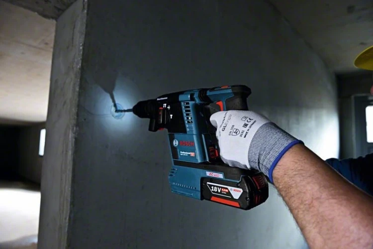 Bosch 0 611 910 000 młot udarowo-obrotowy SDS Plus