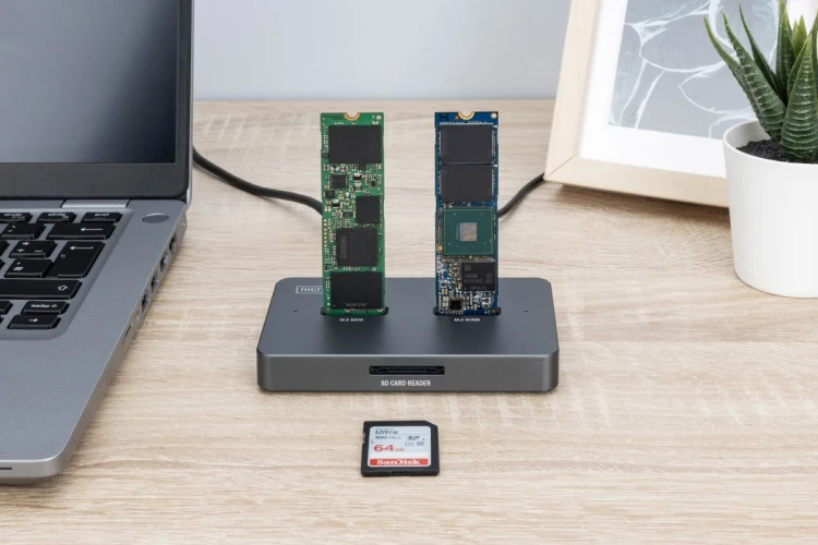 Stacja dokująca USB-C 3.2 Gen2 dla dysków SSD M.2 Duo NVMe oraz SATA (max. 2x 4 TB) z czytnikiem kart SD-Express 7.1 (max. 2 TB), czarna
