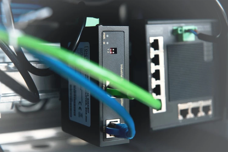 Splitter PoE+ przemysłowy. Gigabit, 802.3bt