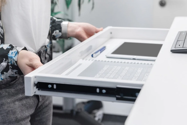 Digitus Biurko z elektryczną regulacją wysokości oraz stacją ładowania USB i szufladą