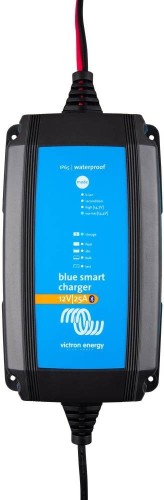 Niebieska inteligentna ładowarka IP65 12/25 + złącze DC