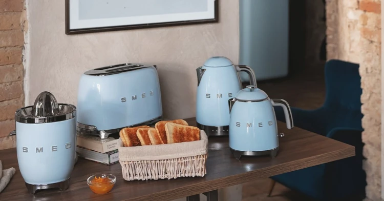 Mini czajnik SMEG Kettle KLF05PBEU 0,8L pastelbleu