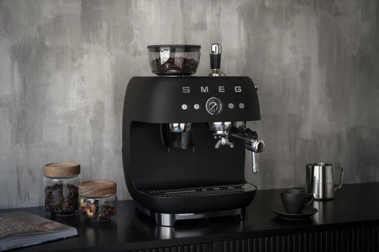 Smeg EGF03BLMEU ekspres do kawy Ręczny Ekspres do espresso 2,4 l