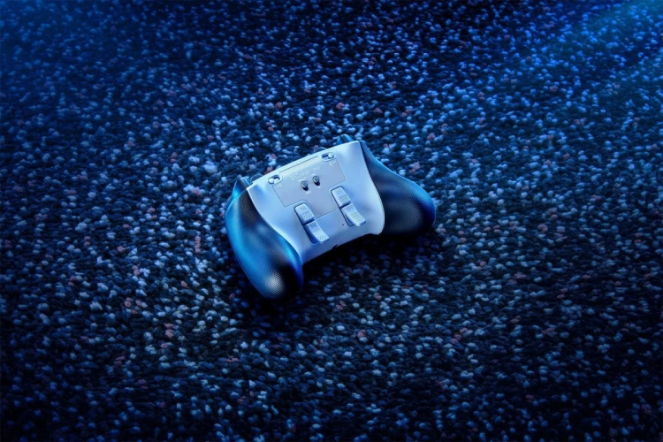 Razer Wolverine V2 Pro Biały Gamepad Analogowa/Cyfrowa PC, PlayStation 5