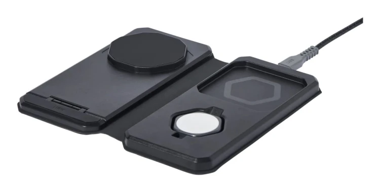UAG 3in1 Travel Charger - bezprzewodowa ładowarka podróżna do trzech urządzeń 15W, kompatybilna z MagSafe, kabel, wtyczki i organizer w zestawie (blac