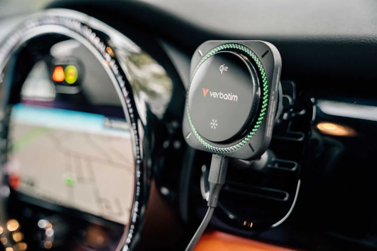 Verbatim Charge 'n' Drive Qi2 RGB Smartfon Czarny USB Bezprzewodowe ładowanie Szybkie ładowanie Automatyczna