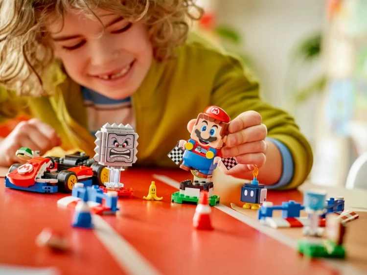 LEGO SUPER MARIO 72043 Mario Kart - Interaktywna figurka LEGO Mario i Standard Kart
