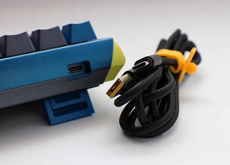 Ducky One 3 Daybreak Mini klawiatura Gaming USB Niemiecki Czarny, Niebieski, Zielony