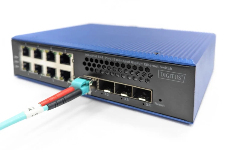 Przemysłowy switch 8+4 10G SFP Port L2+ Gigabit Ethernet 8 x GE RJ45 + 4 x 10G SFP Port