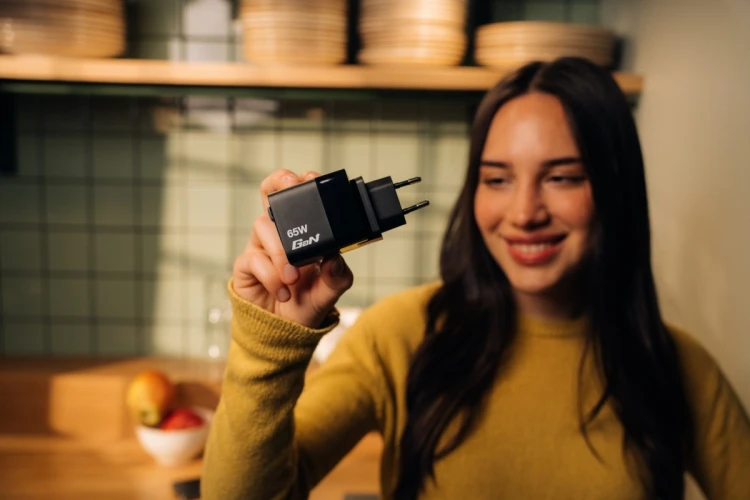 ładowarka Verbatim Gan 65W 2xUSB-C PD,1xUSB-A, retrac. Przewód 32217