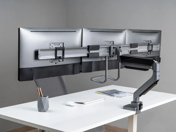 Wyposażenie: Uchwyt biurkowy 17"-27"/3TFT 360 Sprężyna gazowa 6 kg srebrny lite Sprzedaż detaliczna