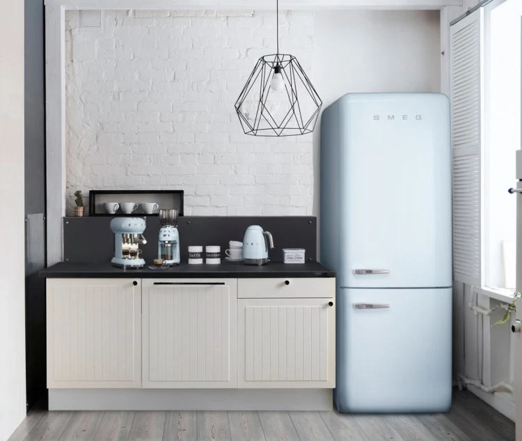 Smeg KLF04PBEU czajnik elektryczny 1,7 l 2400 W Niebieski