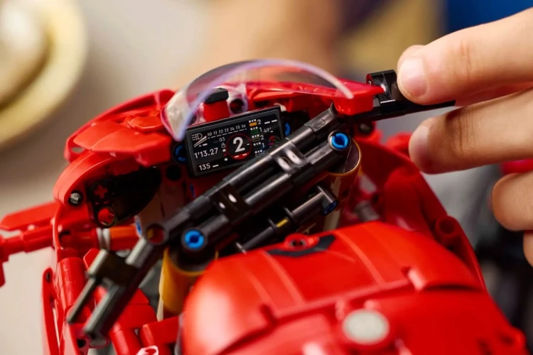 LEGO TECHNIC 42202 Motocykl Ducati Panigale V4 S