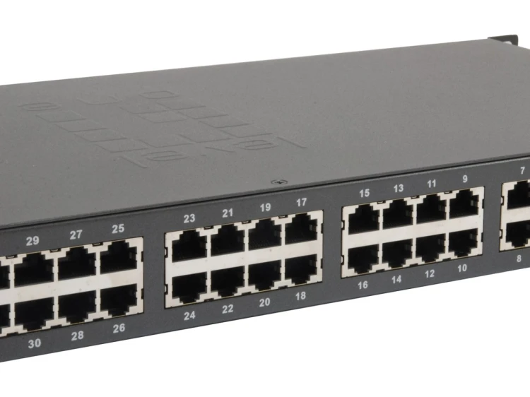 Przełącznik LevelOne FE PoE+ 34-portowy 19" 250W 1Gbps