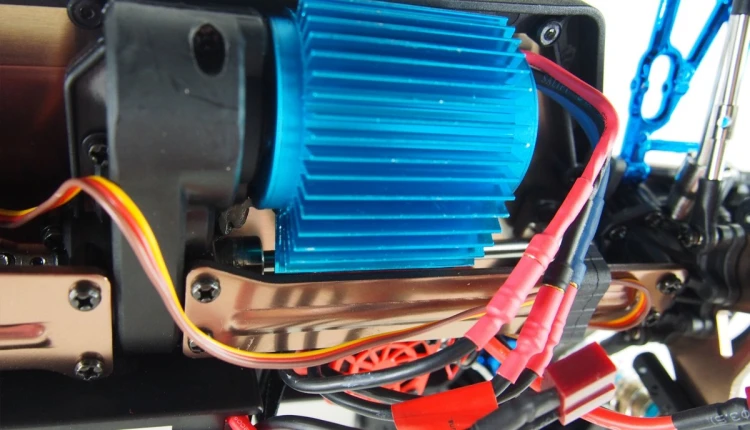 Samochód RC Amewi Crusher Monster Truck, Akumulator Li-Po 2200mAh, Wiek 14+