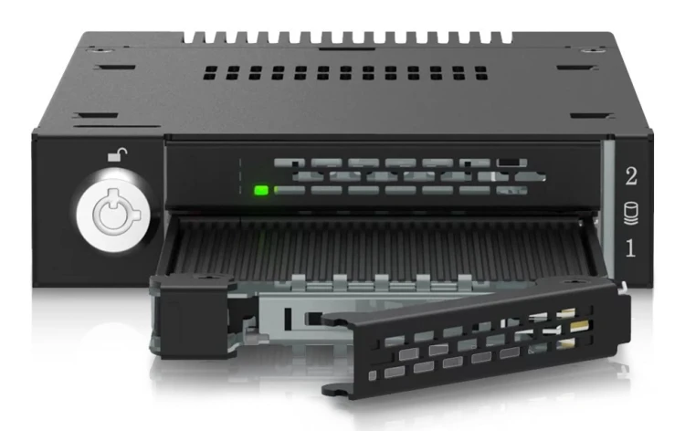 IcyDock M.2 PCIe NVMe SSD Mobilny stojak do zewnętrznych 3.5 4i 2x