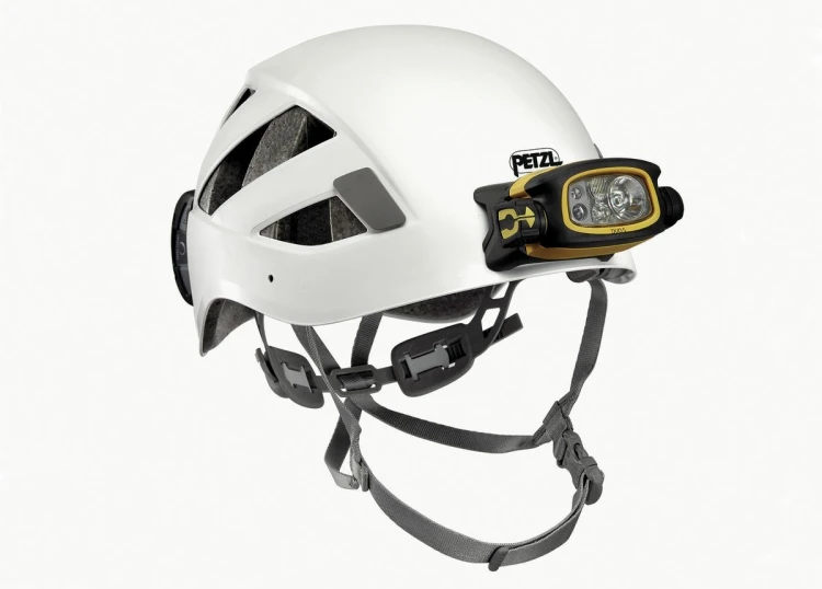 Latarka czołowa Petzl Duo S niezwykle mocna, wodoodporna i ładowalna latarka czołowa, wyposażona w funkcję antyodblaskową FACE2FACE firmy Petzl. 1100