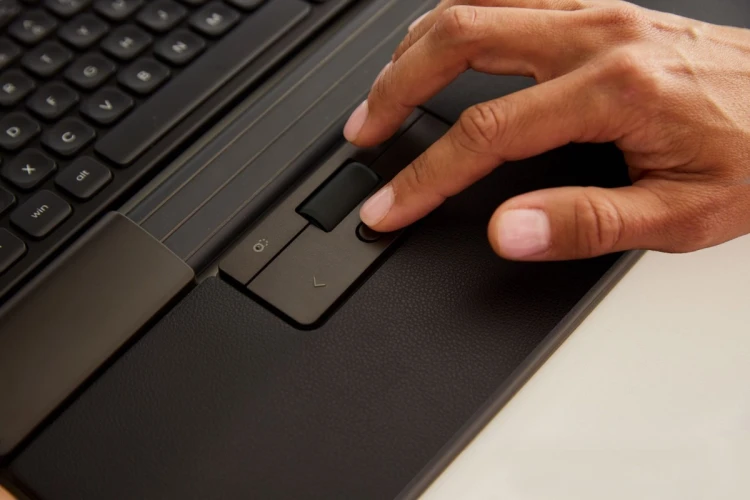 Myszka Contour SliderMouse Pro przewodowa Slim WR ze skórą wegańską w sprzedaży detalicznej