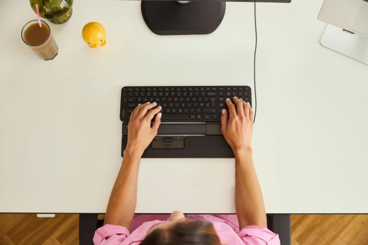 Myszka Contour SliderMouse Pro przewodowa Slim WR ze skórą wegańską w sprzedaży detalicznej