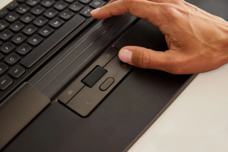 Myszka Contour SliderMouse Pro przewodowa Slim WR ze skórą wegańską w sprzedaży detalicznej
