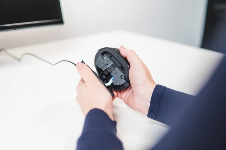 BakkerElkhuizen Oyster Mouse Wired myszka Biuro Oburęczny USB Typu-A Laser 1200 DPI