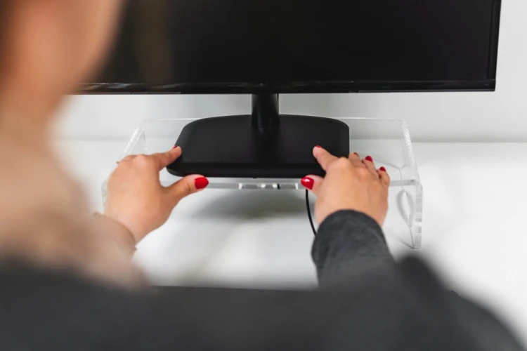 Podstawka pod monitor Q-riser 90 od BakkerElkhuizen