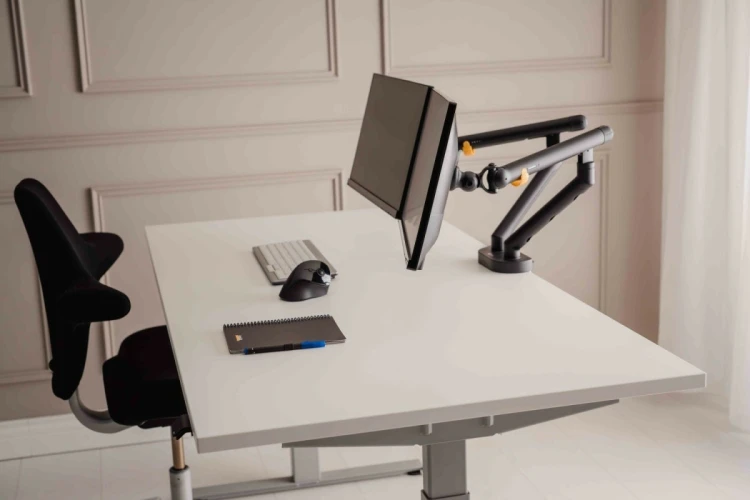 BakkerElkhuizen Bakker Elkhuizen Flexible Dual - Zestaw montażowy - Regulowane podwójne ramię - Do 2 monitorów - Aluminium, stal, tworzywo ABS, guma t