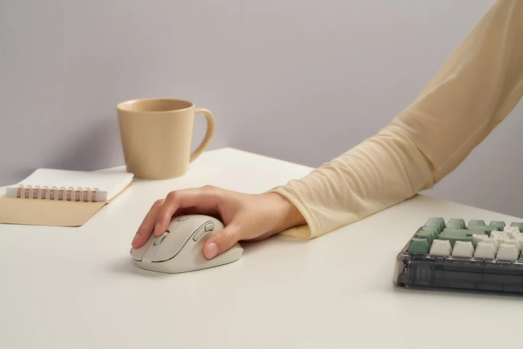 Mysz bezprzewodowa ASUS MD105 Wireless Mouse Milky White 2400DPI Dual-mode wireless 2.4 GHz and Bluetooth