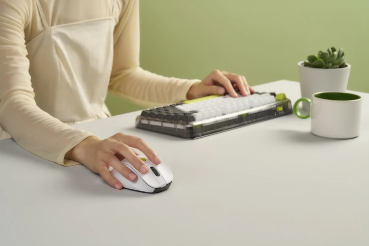 Mysz bezprzewodowa ASUS MD105 Wireless Mouse Volt Green 2400DPI Dual-mode wireless 2.4 GHz and Bluetooth