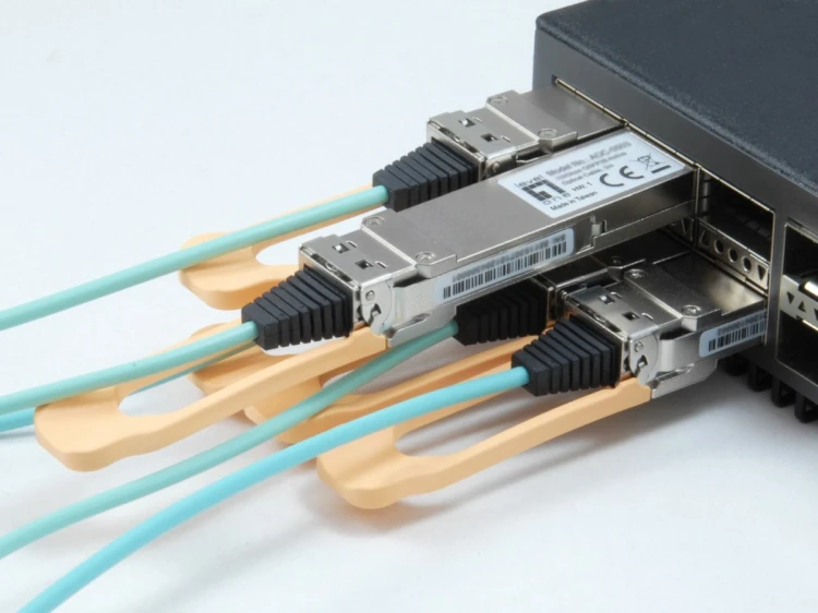 LevelOne AOC-0503 moduł przekaźników sieciowych Swiatłowód 103100 Mbit/s QSFP28 850 nm