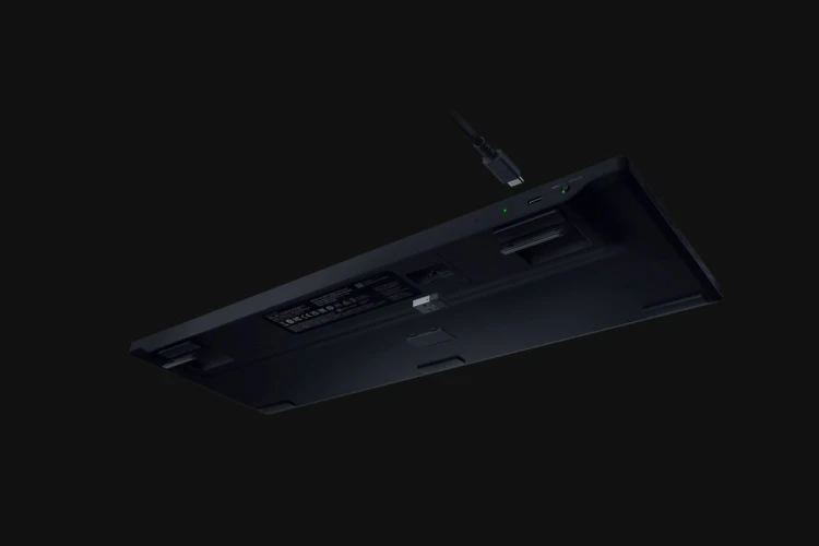 Klawiatura Razer BlackWidow V4 Low-profile HyperSpeed (zielony przełącznik) - Układ amerykański