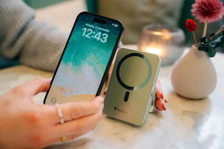 Verbatim Charge 'n' Go Magnetic Wireless Litowo-polimerowy (LiPo) 10000 mAh Bezprzewodowe ładowanie Zielony