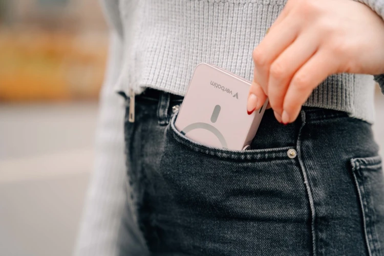 Verbatim Charge 'n' Go Magnetic Wireless Litowo-polimerowy (LiPo) 10000 mAh Bezprzewodowe ładowanie Niebieski