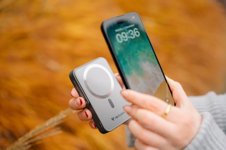 Verbatim Charge 'n' Go Magnetic Wireless Litowo-polimerowy (LiPo) 10000 mAh Bezprzewodowe ładowanie Szary