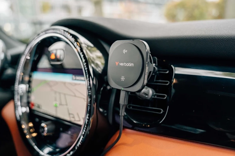 Verbatim Charge 'n' Drive Qi2 Smartfon Czarny USB Bezprzewodowe ładowanie Szybkie ładowanie Automatyczna