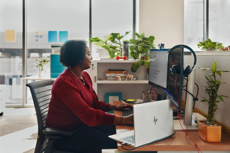 HP Poly Zestaw słuchawkowy stereo Poly Blackwire 3325 USB-C z certyfikatem Microsoft Teams + wtyczka 3,5 mm + przejściówka USB-C/A