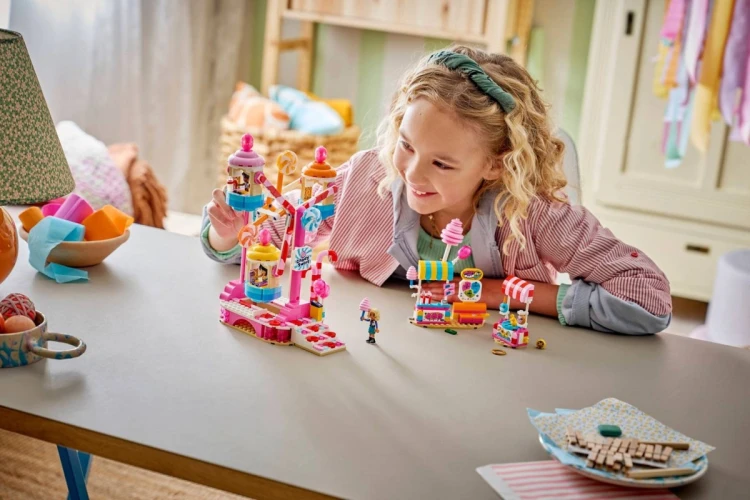 LEGO Friends 42700 - Cukierkowo-babeczkowy diabelski młyn