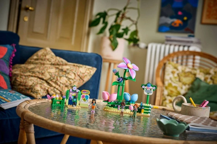 LEGO Friends 42702 - Wróżkowa karuzela z kwiatami