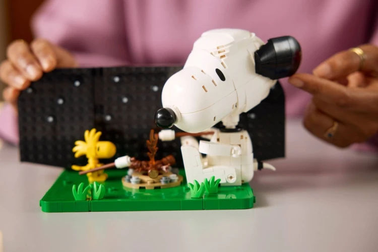 LEGO Ideas 21368 - Fistaszki: Buda Snoopy'ego