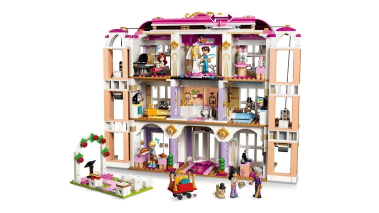LEGO Friends 42704 - Grand Hotel w mieście Heartlake