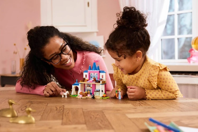 LEGO Disney 43283 - Zamek Kopciuszka i jej zwierzęcych przyjaciół
