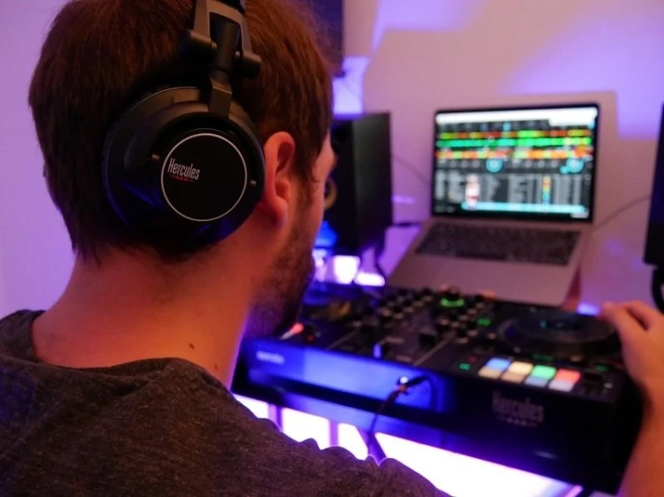Hercules HDP DJ60 Słuchawki Przewodowa Opaska na głowę Muzyka Czarny