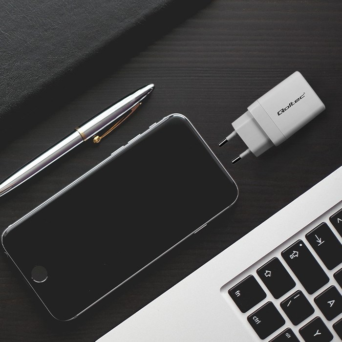 QOLTEC ŁADOWARKA 45W GAN | 5-20V | 1.5-3A | 1XUSB-C PD | 1XUSB QC 3.0 | BIAŁA