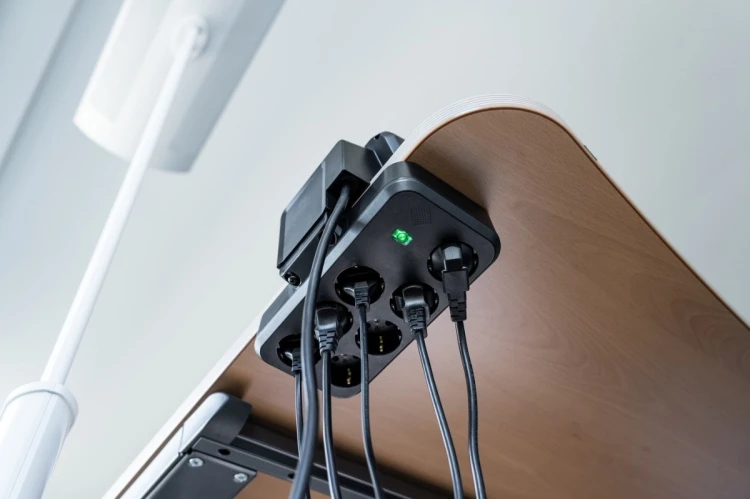 Listwa zasilająca Brennenstuhl Estilo Duplex z ochroną przeciwprzepięciową, 1x USB C, 9x gniazda