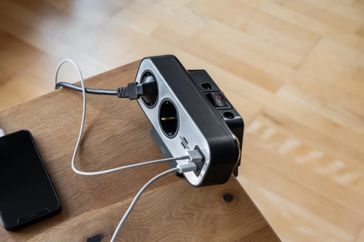 Listwa zasilająca Brennenstuhl Estilo Duplex z ochroną przeciwprzepięciową, 1x USB C, 9x gniazda